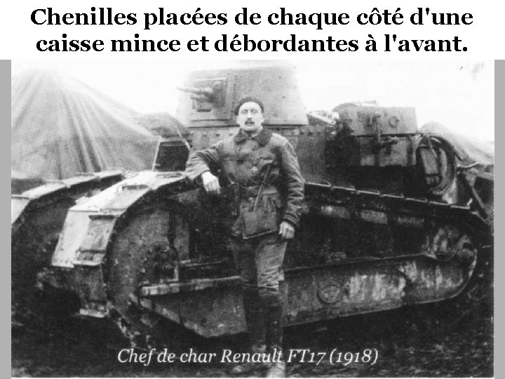 Chenilles placées de chaque côté d'une caisse mince et débordantes à l'avant. 