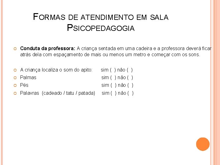 FORMAS DE ATENDIMENTO EM SALA PSICOPEDAGOGIA Conduta da professora: A criança sentada em uma