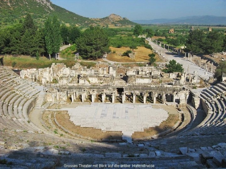 Grosses Theater mit Blick auf die antike Hafenstrasse 