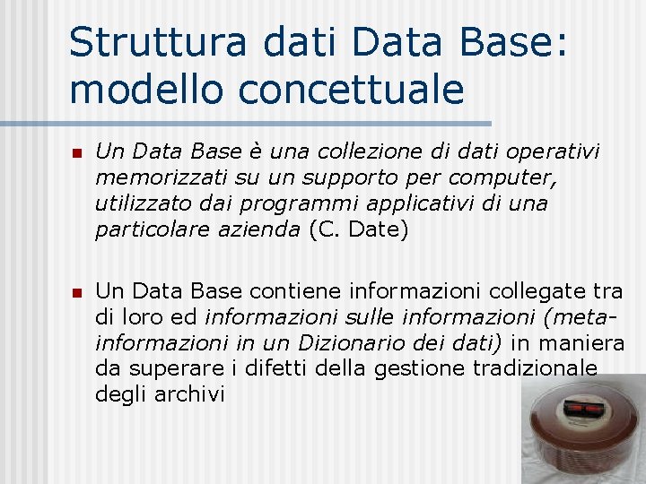 Struttura dati Data Base: modello concettuale n Un Data Base è una collezione di