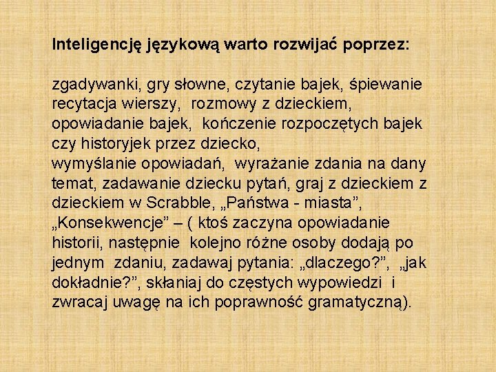 Inteligencję językową warto rozwijać poprzez: zgadywanki, gry słowne, czytanie bajek, śpiewanie recytacja wierszy, rozmowy