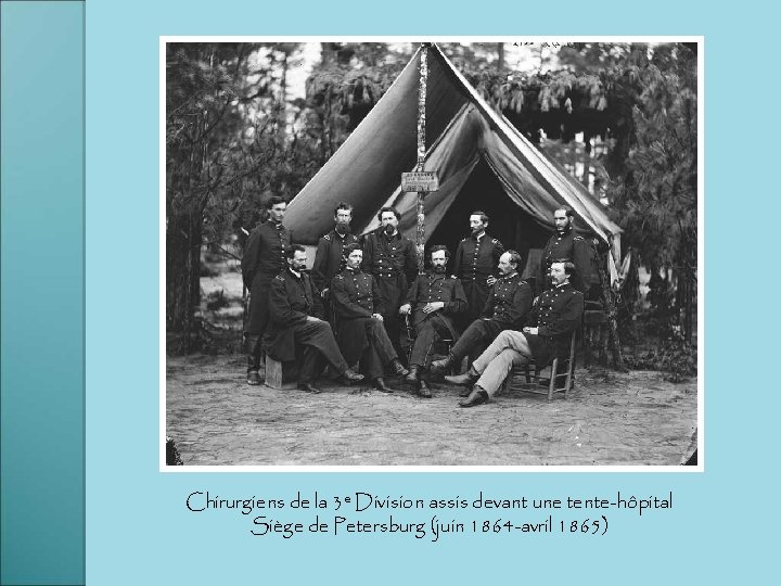Chirurgiens de la 3 e Division assis devant une tente-hôpital Siège de Petersburg (juin