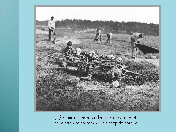 Afro-américains recueillant les dépouilles et squelettes de soldats sur le champ de bataille 