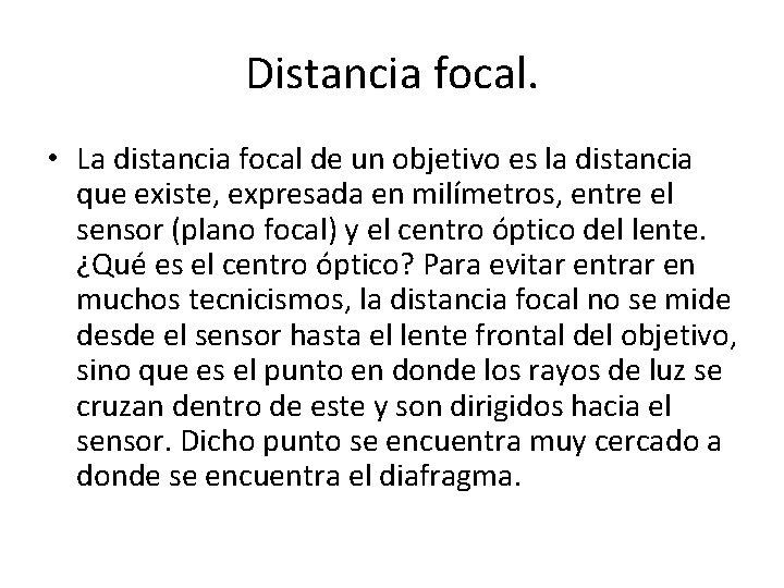 Distancia focal. • La distancia focal de un objetivo es la distancia que existe,