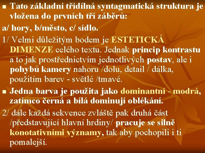 Tato základní třídílná syntagmatická struktura je vložena do prvních tří záběrů: a/ hory, b/město,