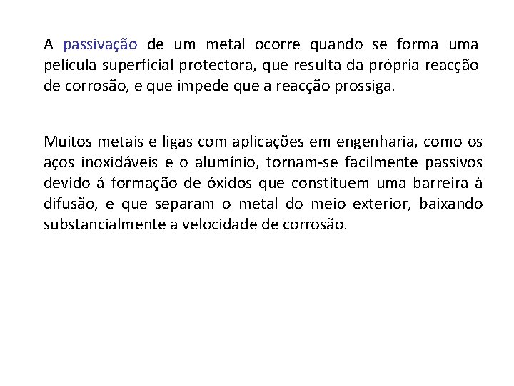 A passivação de um metal ocorre quando se forma uma película superficial protectora, que