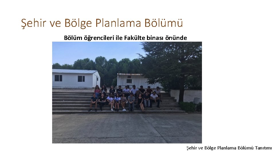 Şehir ve Bölge Planlama Bölümü Bölüm öğrencileri ile Fakülte binası önünde Şehir ve Bölge