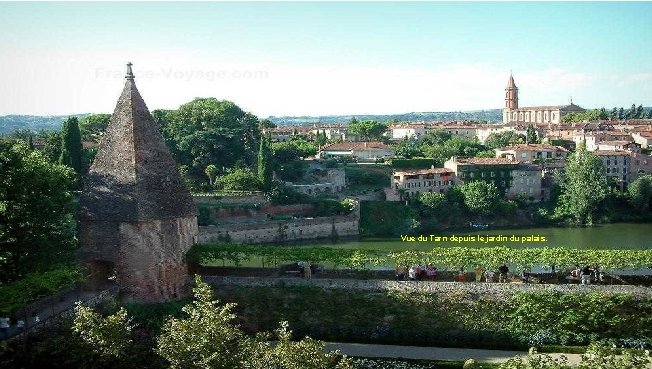 Vue du Tarn depuis le jardin du palais. 