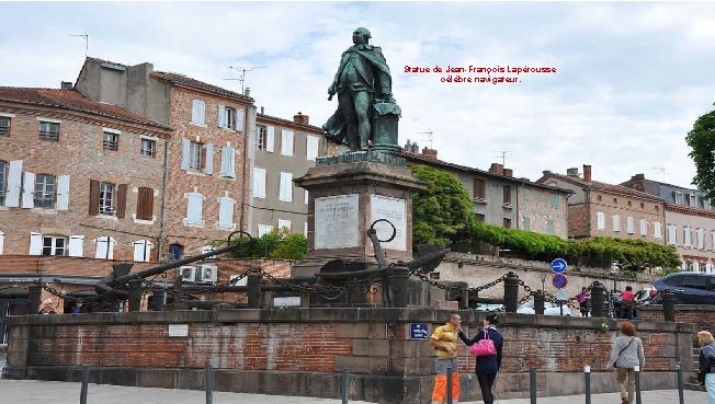 Statue de Jean-François Lapérousse célèbre navigateur. 