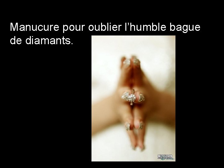 Manucure pour oublier l’humble bague de diamants. 