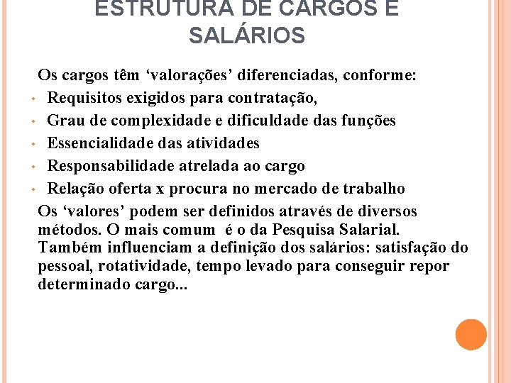 ESTRUTURA DE CARGOS E SALÁRIOS Os cargos têm ‘valorações’ diferenciadas, conforme: • Requisitos exigidos