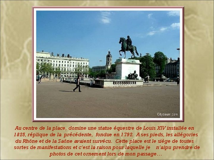 Au centre de la place, domine une statue équestre de Louis XIV installée en