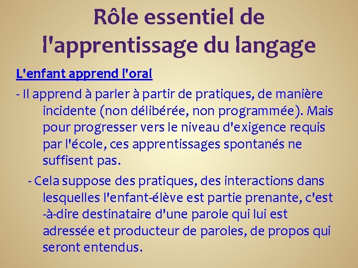 Rôle essentiel de l'apprentissage du langage L'enfant apprend l'oral - Il apprend à parler