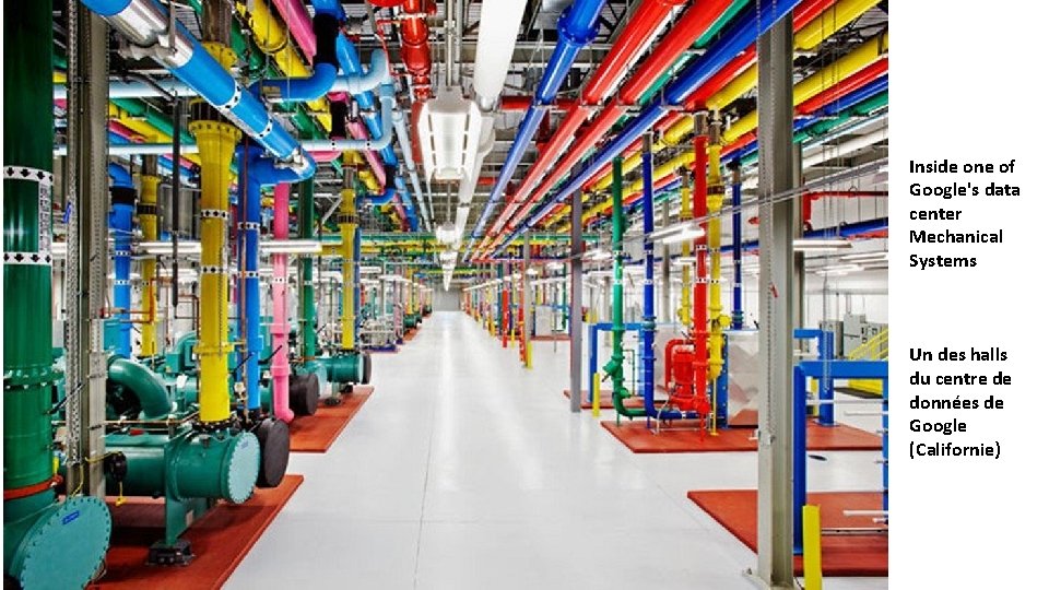 Inside one of Google's data center Mechanical Systems Un des halls du centre de