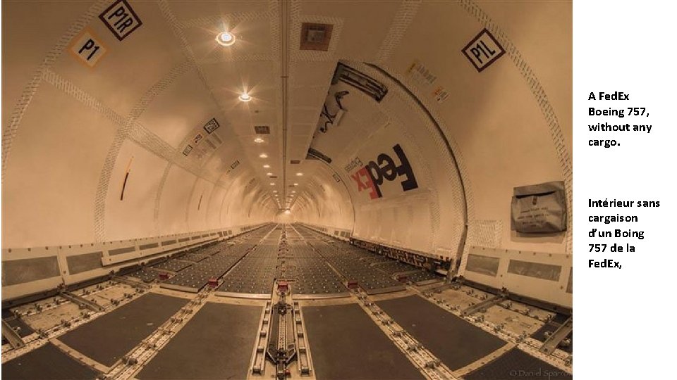 A Fed. Ex Boeing 757, without any cargo. Intérieur sans cargaison d’un Boing 757