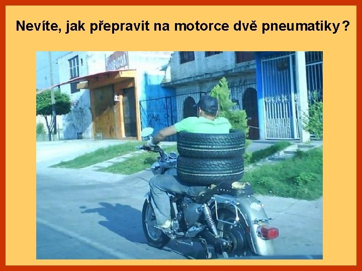 Nevíte, jak přepravit na motorce dvě pneumatiky ? 