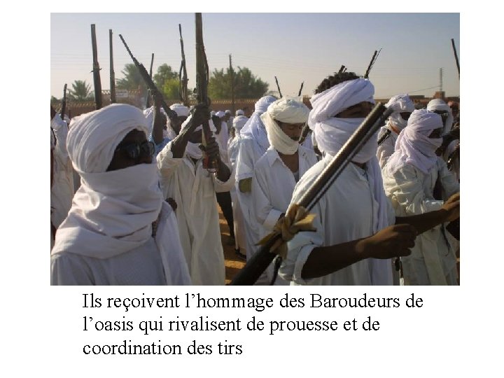 Ils reçoivent l’hommage des Baroudeurs de l’oasis qui rivalisent de prouesse et de coordination