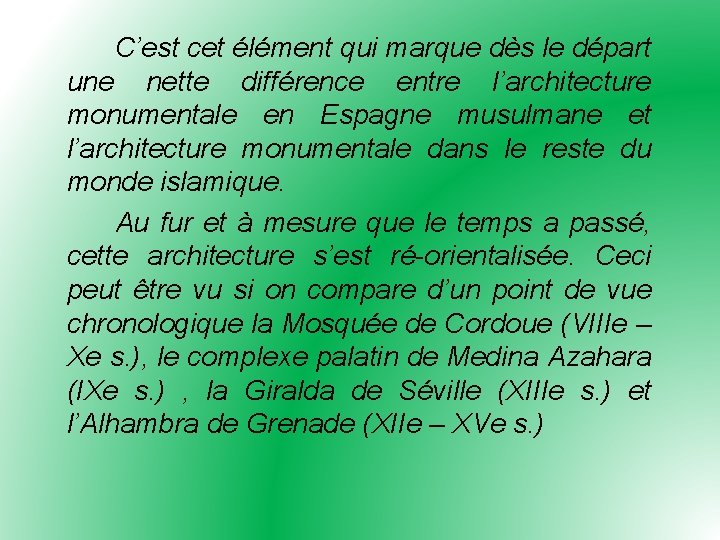 C’est cet élément qui marque dès le départ une nette différence entre l’architecture monumentale