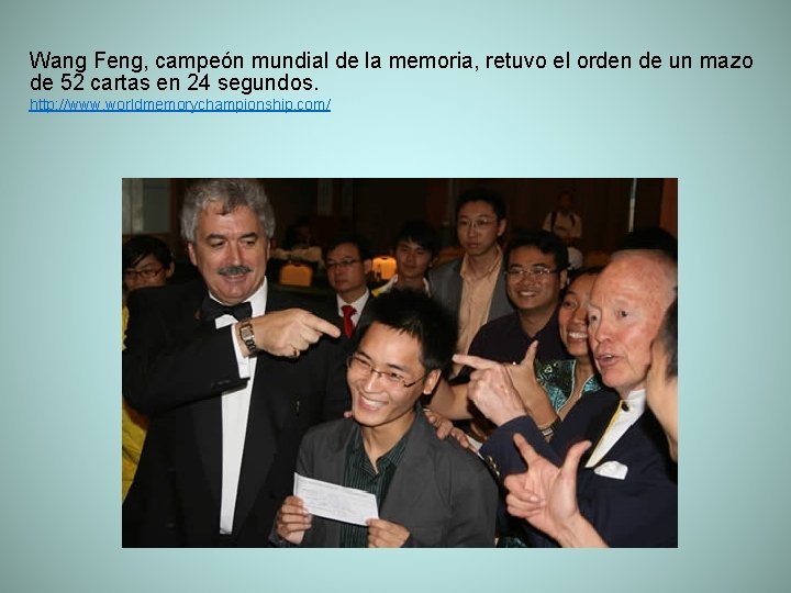 Wang Feng, campeón mundial de la memoria, retuvo el orden de un mazo de