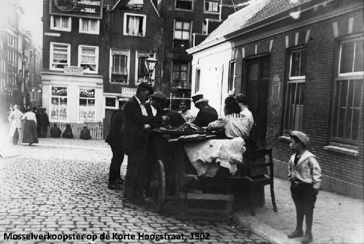 Mosselverkoopster op de Korte Hoogstraat, 1902 