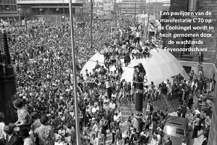 Een paviljoen van de manifestatie C'70 op de Coolsingel wordt in bezit gernomen door