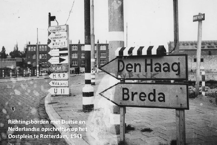 Richtingsborden met Duitse en Nederlandse opschriften op het Oostplein te Rotterdam, 1941 