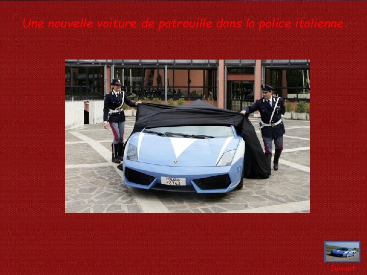 Une nouvelle voiture de patrouille dans la police italienne. Suivant 