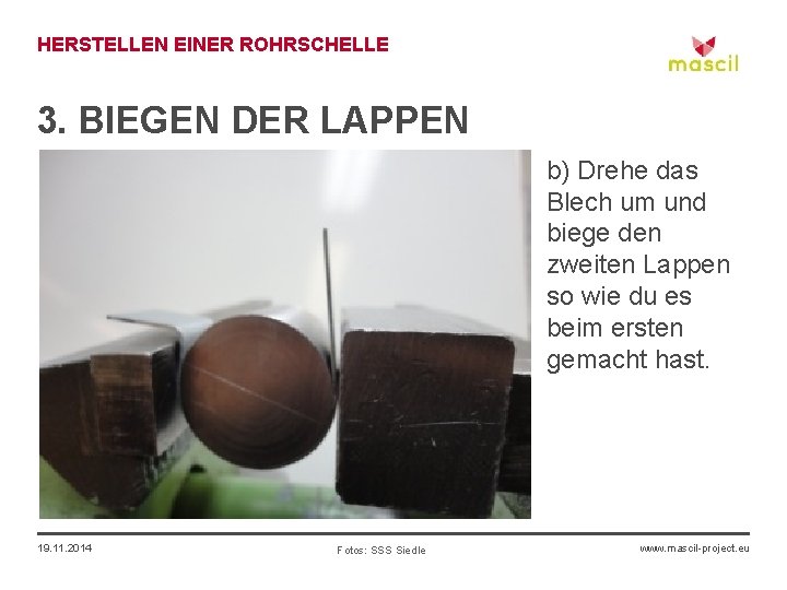 HERSTELLEN EINER ROHRSCHELLE 3. BIEGEN DER LAPPEN b) Drehe das Blech um und biege