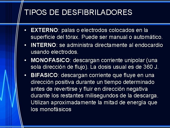 TIPOS DE DESFIBRILADORES • EXTERNO: palas o electrodos colocados en la superficie del tórax.