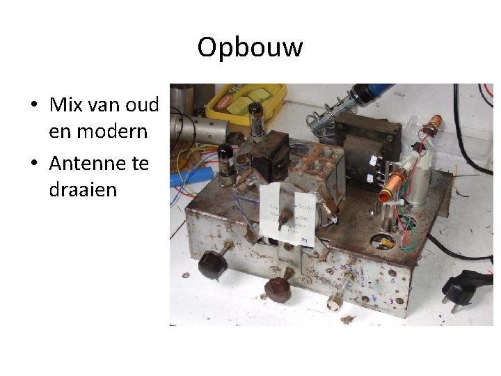 Opbouw • Mix van oud en modern • Antenne te draaien 