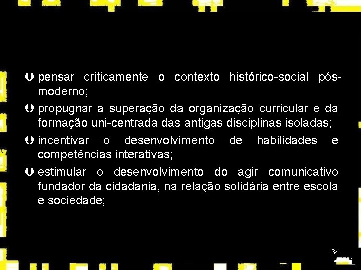 Þ pensar criticamente o contexto histórico-social pósmoderno; Þ propugnar a superação da organização curricular