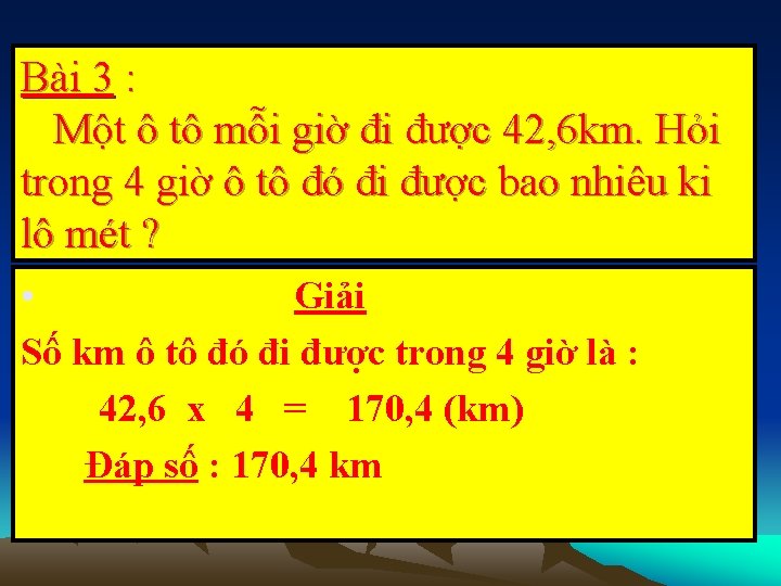 Bài 3 : Một ô tô mỗi giờ đi được 42, 6 km. Hỏi