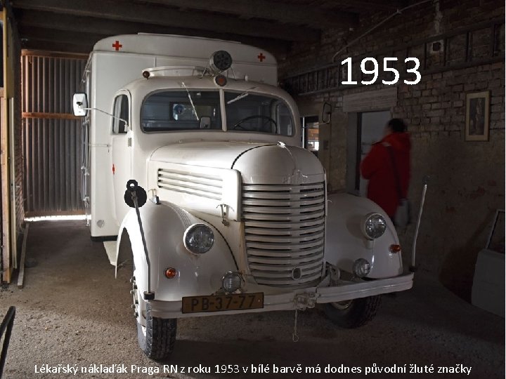 1953 Lékařský náklaďák Praga RN z roku 1953 v bílé barvě má dodnes původní