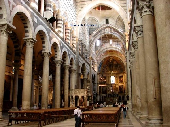 Interior de la catedral 