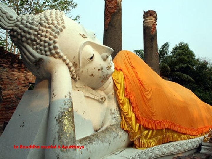 Le Bouddha couché à Ayutthaya 