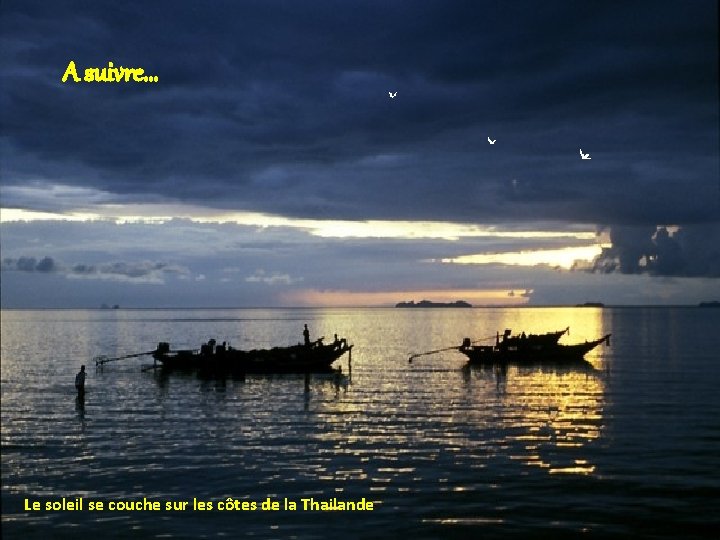 A suivre… Le soleil se couche sur les côtes de la Thailande 