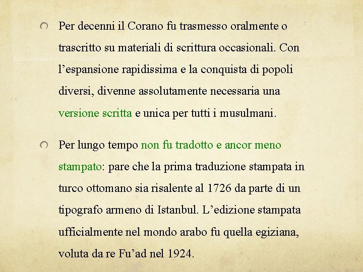 Per decenni il Corano fu trasmesso oralmente o trascritto su materiali di scrittura occasionali.