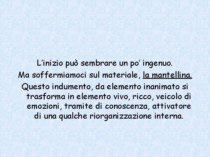 L’inizio può sembrare un po’ ingenuo. Ma soffermiamoci sul materiale, la mantellina. Questo indumento,