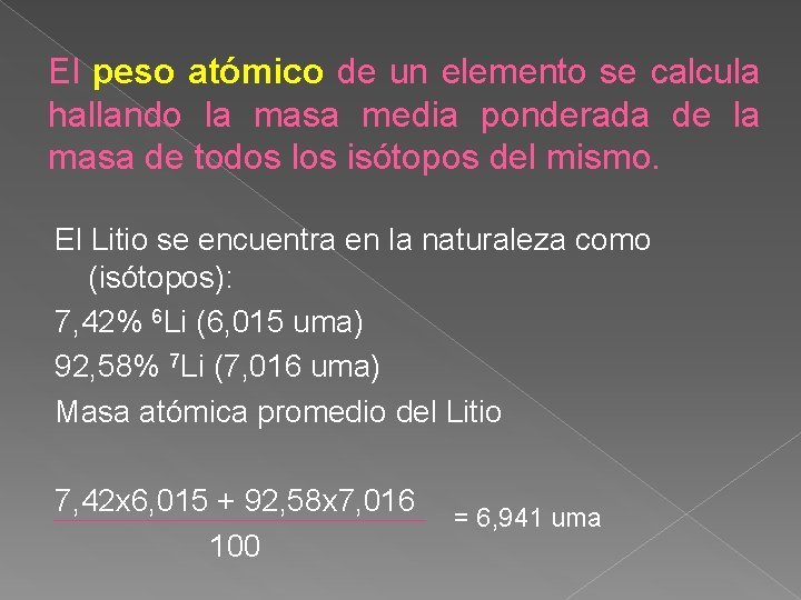 El peso atómico de un elemento se calcula hallando la masa media ponderada de