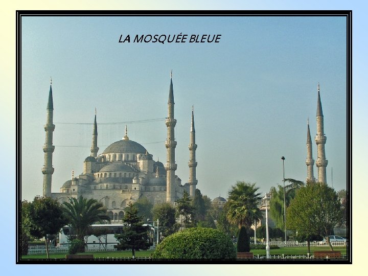 LA MOSQUÉE BLEUE 