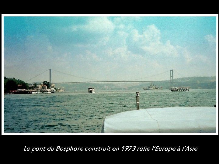 Le pont du Bosphore construit en 1973 relie l’Europe à l’Asie. 