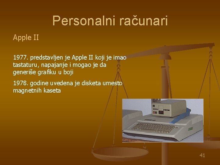 Personalni računari Apple II 1977. predstavljen je Apple II koji je imao tastaturu, napajanje