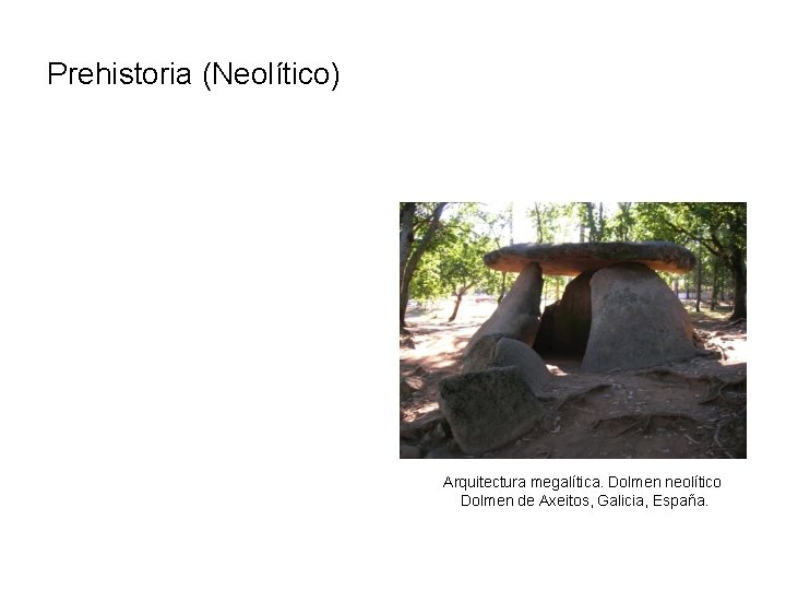 Prehistoria (Neolítico) Arquitectura megalítica. Dolmen neolítico Dolmen de Axeitos, Galicia, España. 