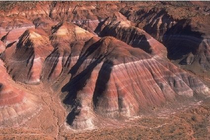 les tepees sont des amas de roches de toutes les couleurs, chaque couleur délimite