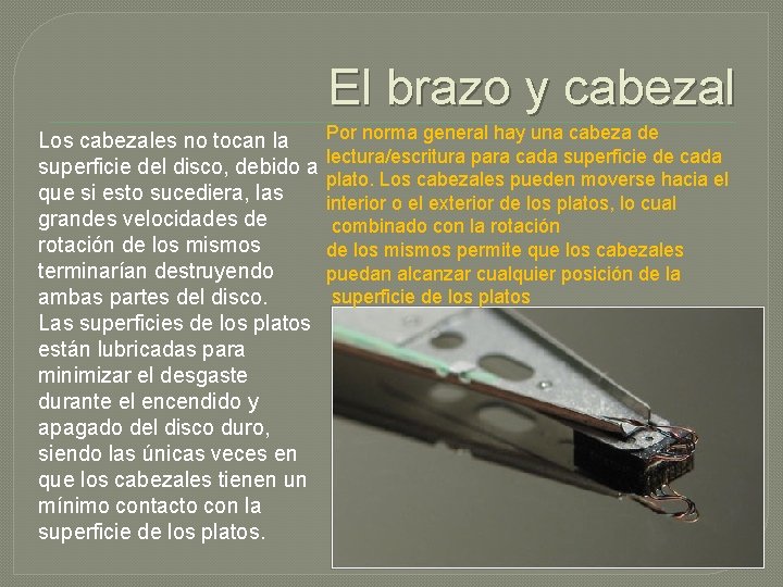 El brazo y cabezal Los cabezales no tocan la superficie del disco, debido a