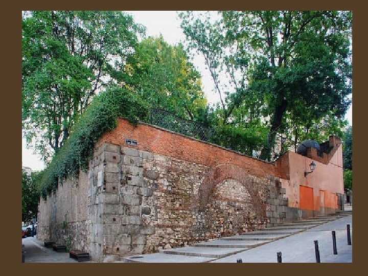 El jardín del Príncipe Anglona, junto a la casa-palacio del mismo nombre, estuvo cerrado