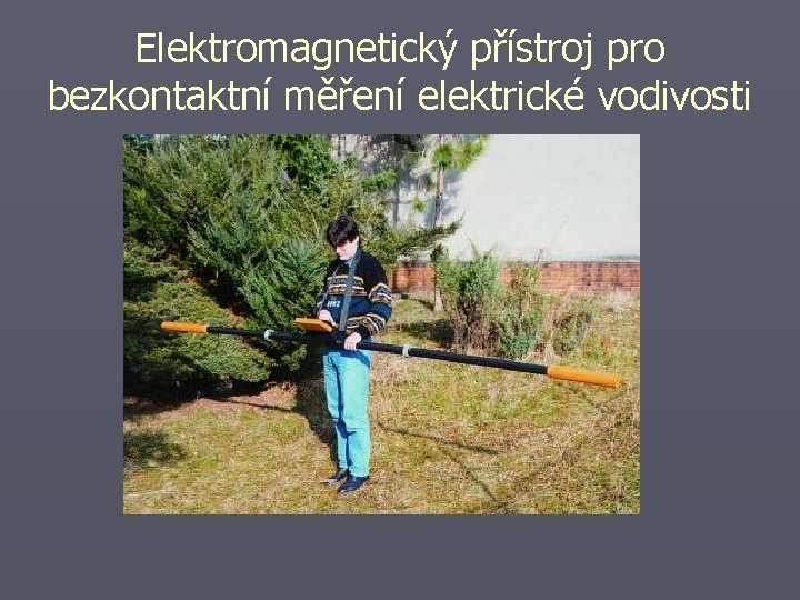 Elektromagnetický přístroj pro bezkontaktní měření elektrické vodivosti 