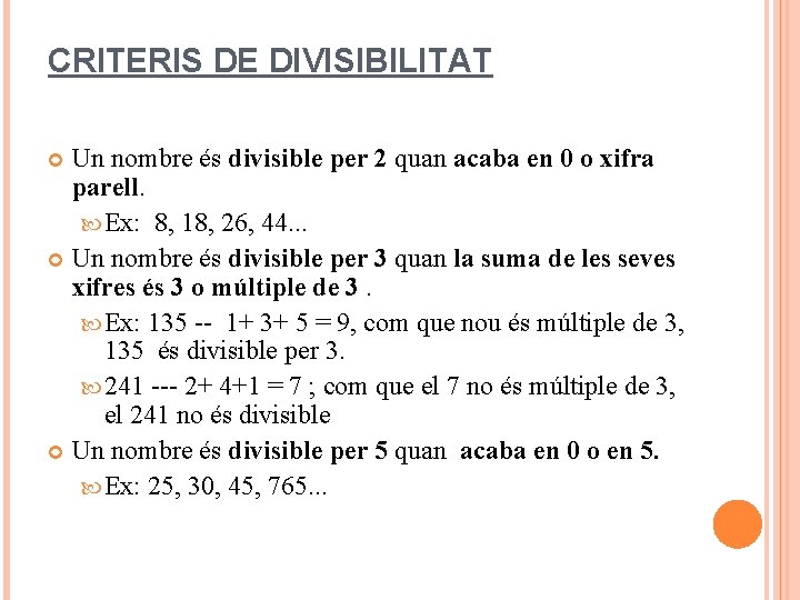 CRITERIS DE DIVISIBILITAT Un nombre és divisible per 2 quan acaba en 0 o