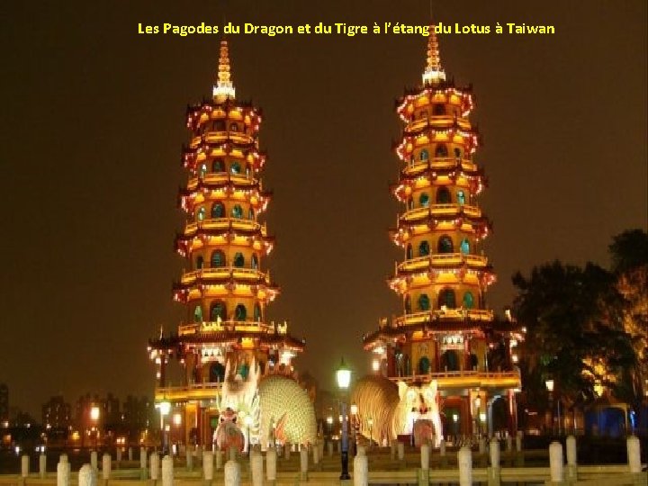 Les Pagodes du Dragon et du Tigre à l’étang du Lotus à Taiwan 