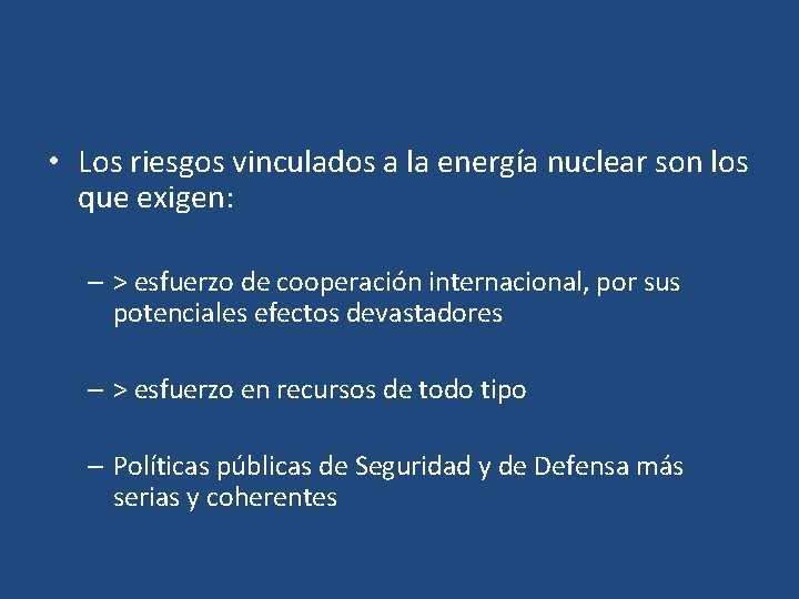  • Los riesgos vinculados a la energía nuclear son los que exigen: –